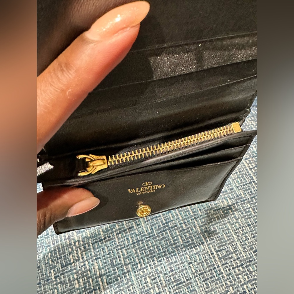 Valentino Garavani Romanstud Wallet - Picture 6 of 15